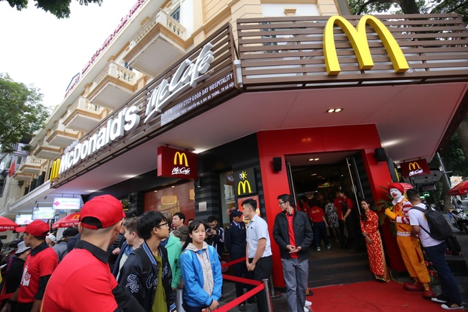 McDonald’s opens first restaurant in Hanoi - 1
