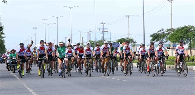 Cyclists race for charity in central region - 1 Cyclists race for charity in central region - 1