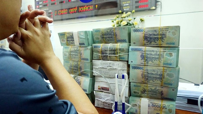 Banks increase interest rates for year-end - 1