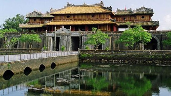 Hue receives foreign aid for heritage preservation - 1