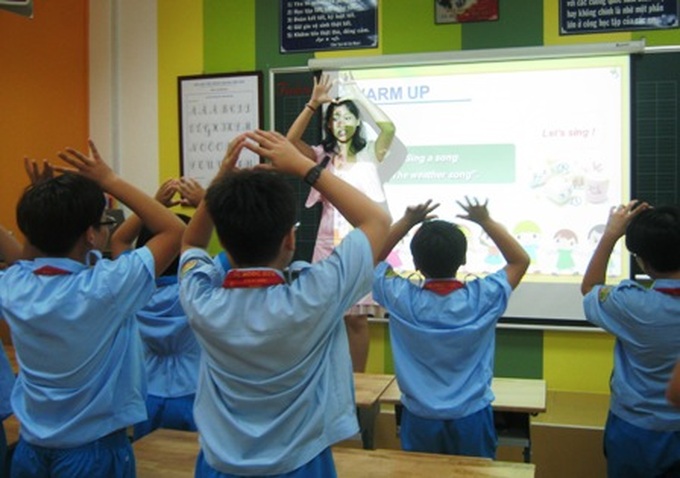 Parents pay for English classes - 1