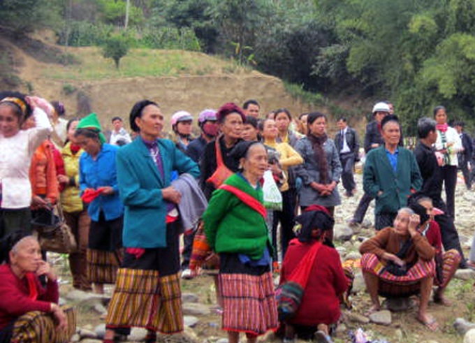 Spring markets lure ethnic people to mountainous region - 2 Spring markets lure ethnic people to mountainous region - 2