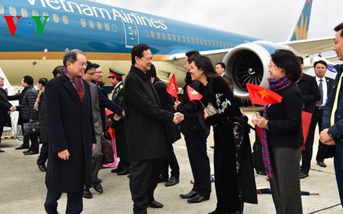 PM Dung arrives in Paris for UN Climate Change Conference - 2 PM Dung arrives in Paris for UN Climate Change Conference - 2