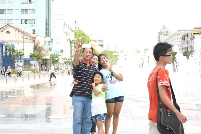 Saigon enjoys first pedestrian mall - 2 Saigon enjoys first pedestrian mall - 2