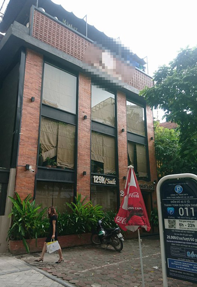 Man killed by restaurant dumbwaiter - 1