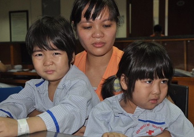 Twin girls need urgent help for bone marrow transplants - 1