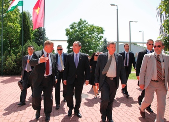 Deputy PM Nhan visits Hungary - 1 Deputy PM Nhan visits Hungary - 1