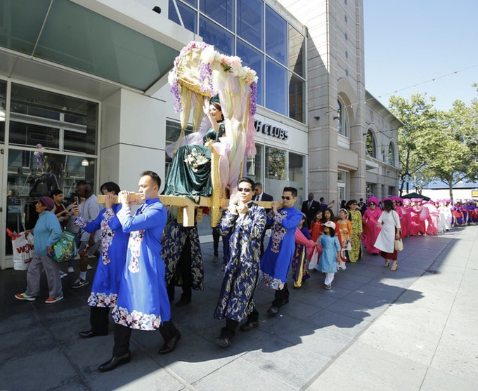 Designer Do Trinh Hoai Nam opens Ao Dai Festival in the US - 1 Designer Do Trinh Hoai Nam opens Ao Dai Festival in the US - 1