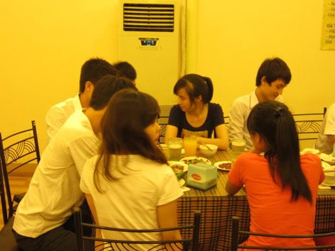 Young people dread Tet - 1