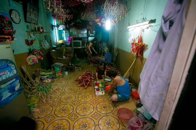 Lantern-making village revives in HCM City - 5