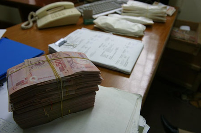 Moody's maintains negative outlook on Vietnam's banking system - 1