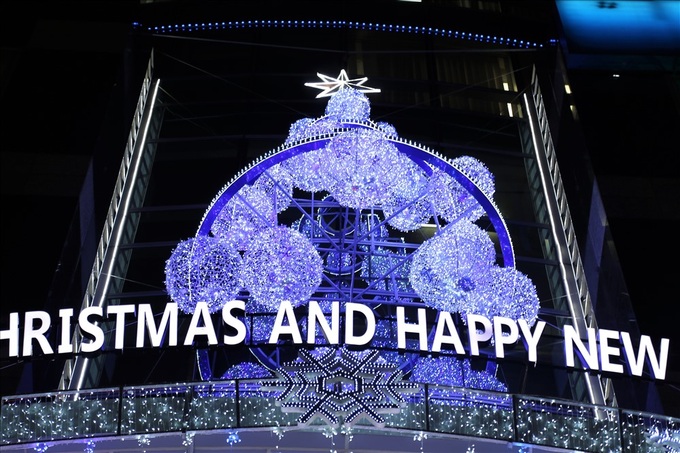 HCM City brightens up for Christmas - 10