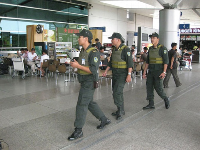 Security checks intensified at Tan Son Nhat airport - 1