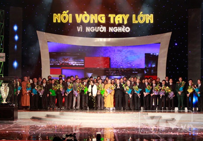 Charity TV programme raises VND6.6 trillion for the poor - 1 Charity TV programme raises VND6.6 trillion for the poor - 1