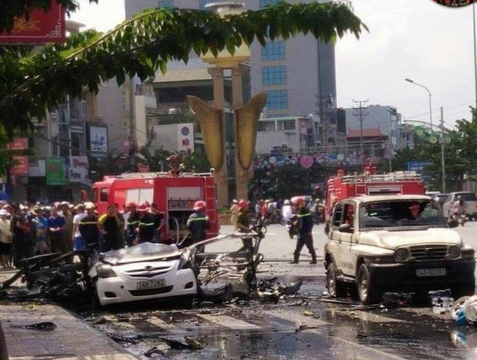 Taxi explosion kills two in Quang Ninh - 1