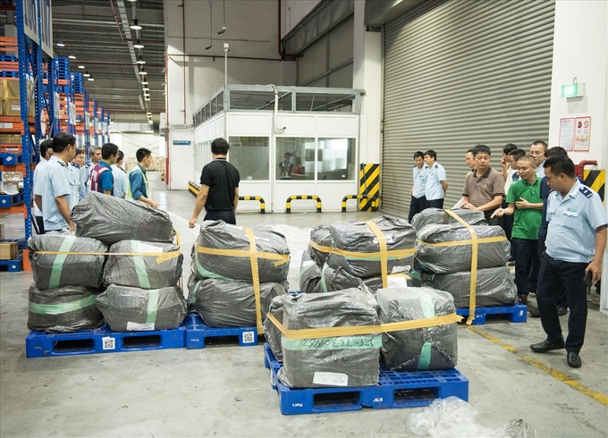 Huge ivory and pangolin scale shipment seized at Noi Bai - 2 Huge ivory and pangolin scale shipment seized at Noi Bai - 2