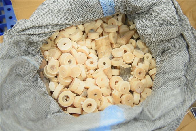 Huge ivory and pangolin scale shipment seized at Noi Bai - 4 Huge ivory and pangolin scale shipment seized at Noi Bai - 4