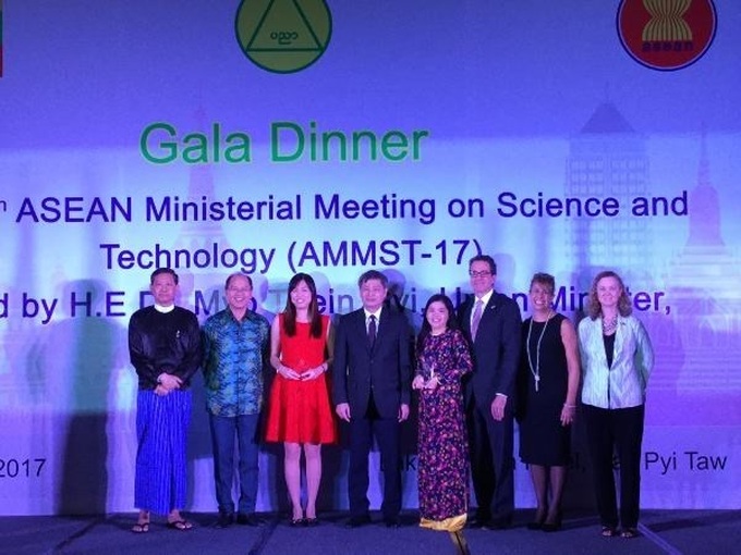 Young Vietnamese lecturer honoured for winning ASEAN-US science prize - 1