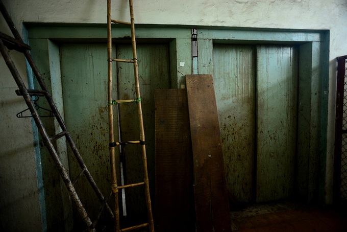 Traders demand repair of old market - 10