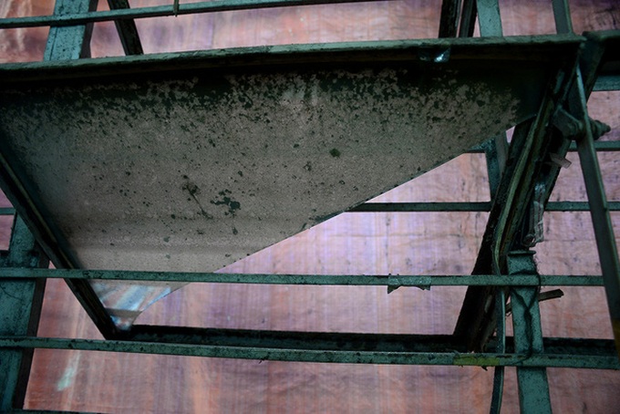 Traders demand repair of old market - 5