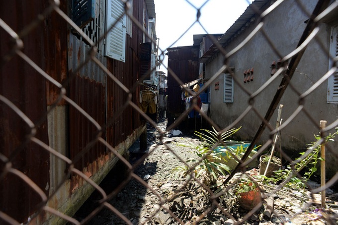 Saigon river slum life - 10