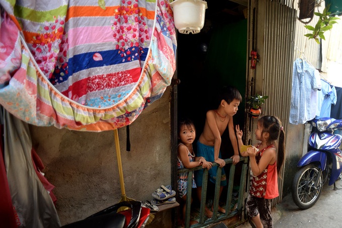 Saigon river slum life - 7