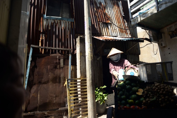 Saigon river slum life - 4