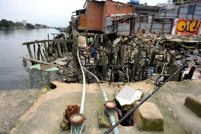 Saigon river slum life - 6