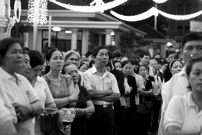 Thousands gather to receive Ho Chi Minh City Archbishop home - 1
