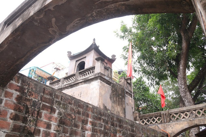 Man shows two-decade care of old Hanoi gate - 9