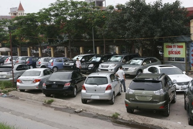 Auto industry faces risk of collapse - 1