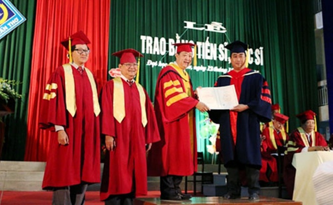 People flock to higher education programmes - 1