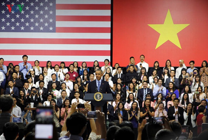 US President meets YSEALI members in HCM City - 1