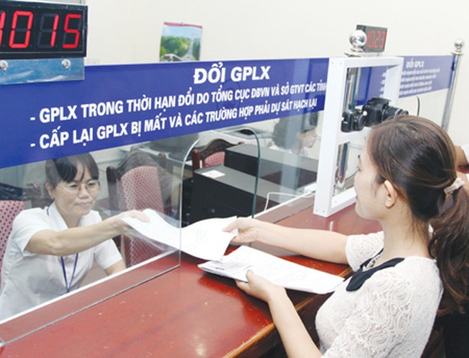 Red tape rankles Hanoi - 1