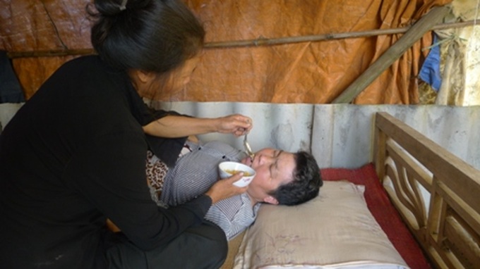 Poor and single woman struggling with serious diseases - 1 Poor and single woman struggling with serious diseases - 1