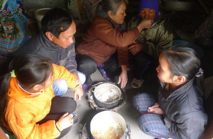 Readers help elderly woman with ailing children - 1