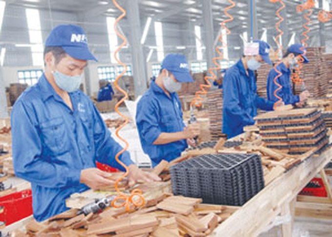 Companies announce Tet bonus plans, despite financial straits - 1