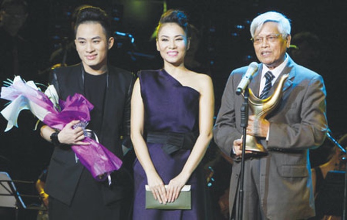 My Tam wins Singer of the Year award - 1