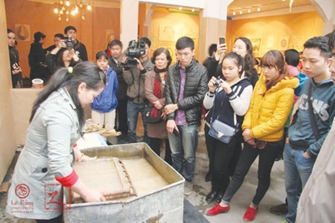 Young woman's social enterprise revitalises do paper-making trade - 1 Young woman's social enterprise revitalises do paper-making trade - 1