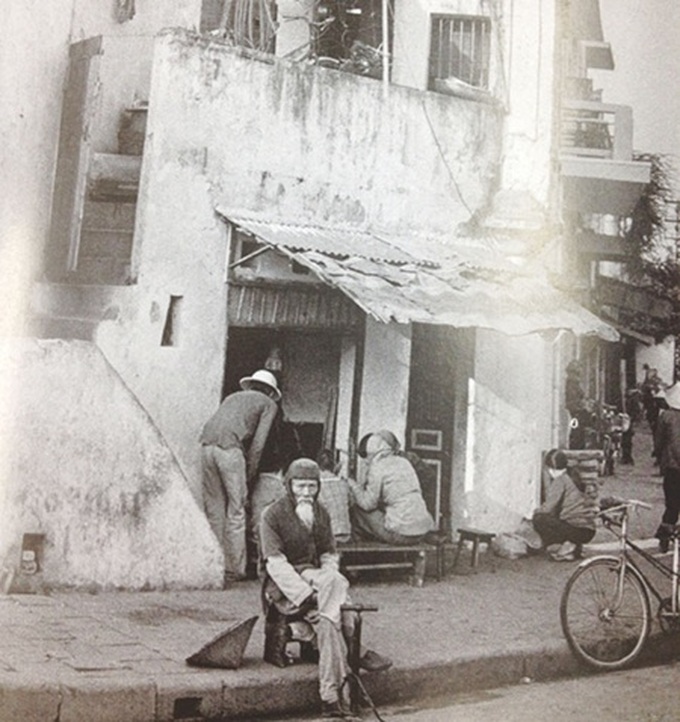Photos recall streets of a vanished Hanoi - 2