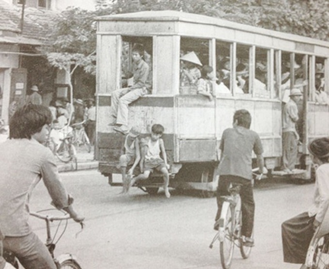Photos recall streets of a vanished Hanoi - 1