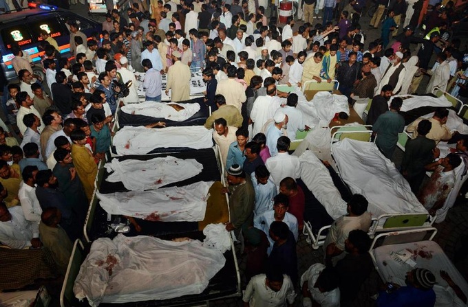 55 killed in suicide blast at Pakistan-India border post - 1