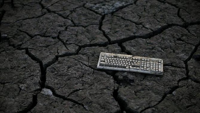 Nothing 'virtual' about climate impact of emails, tweets - 1 Nothing 'virtual' about climate impact of emails, tweets - 1