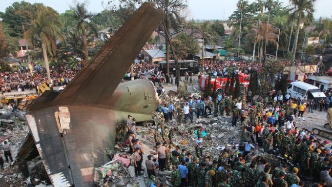 At least 116 dead in Indonesia military plane crash: officials - 1