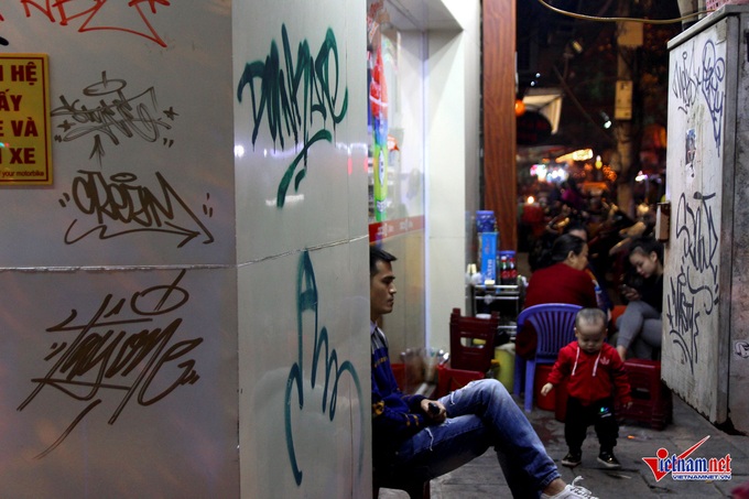 Hanoi Old Quarter suffers graffiti tag rash - 1