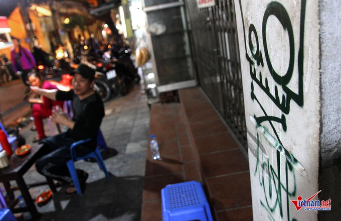 Hanoi Old Quarter suffers graffiti tag rash - 10