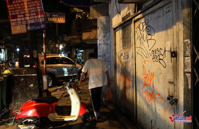 Hanoi Old Quarter suffers graffiti tag rash - 9
