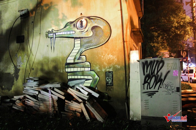 Hanoi Old Quarter suffers graffiti tag rash - 3