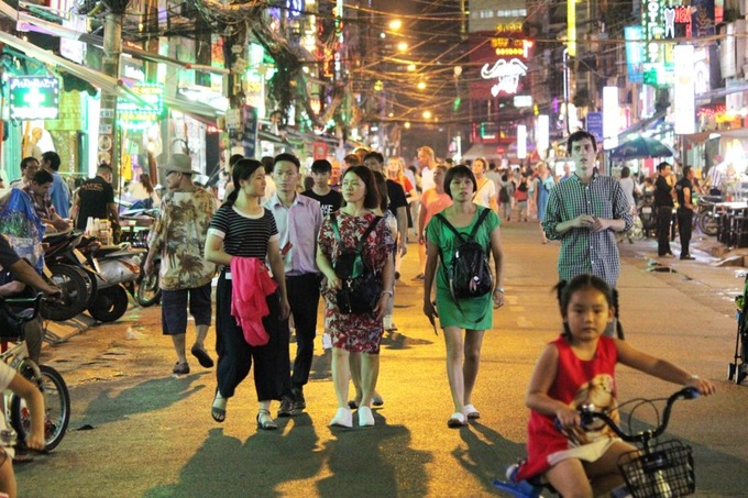 HCM City opens new pedestrian street - 1 HCM City opens new pedestrian street - 1
