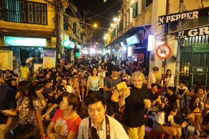 More pedestrian streets to open in Hanoi - 1